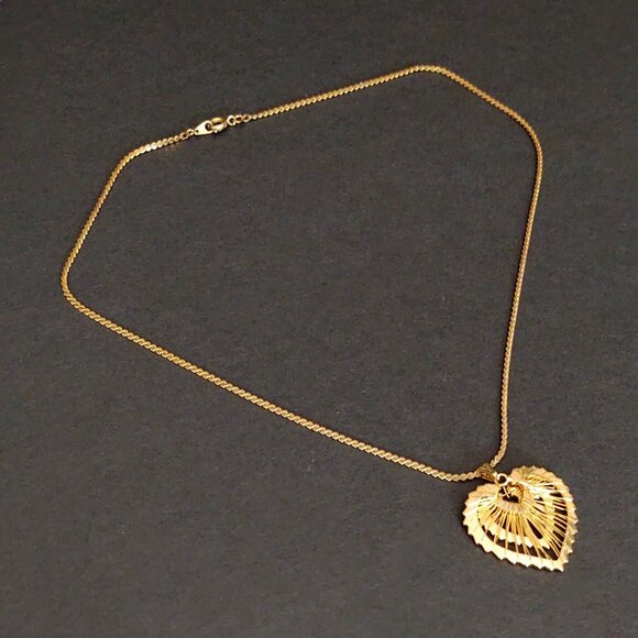 Gold tone double heart wire wrapped pendant necklace - Picture 8 of 14